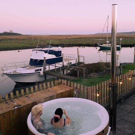Hot Tub With A View - Christchurch Harbour 외부 사진