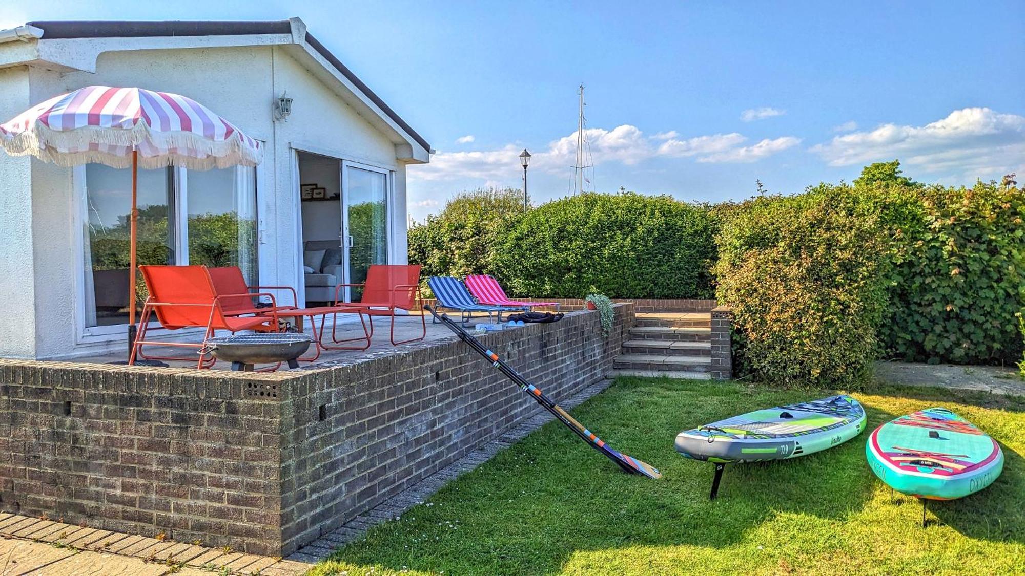 Hot Tub With A View - Christchurch Harbour 외부 사진