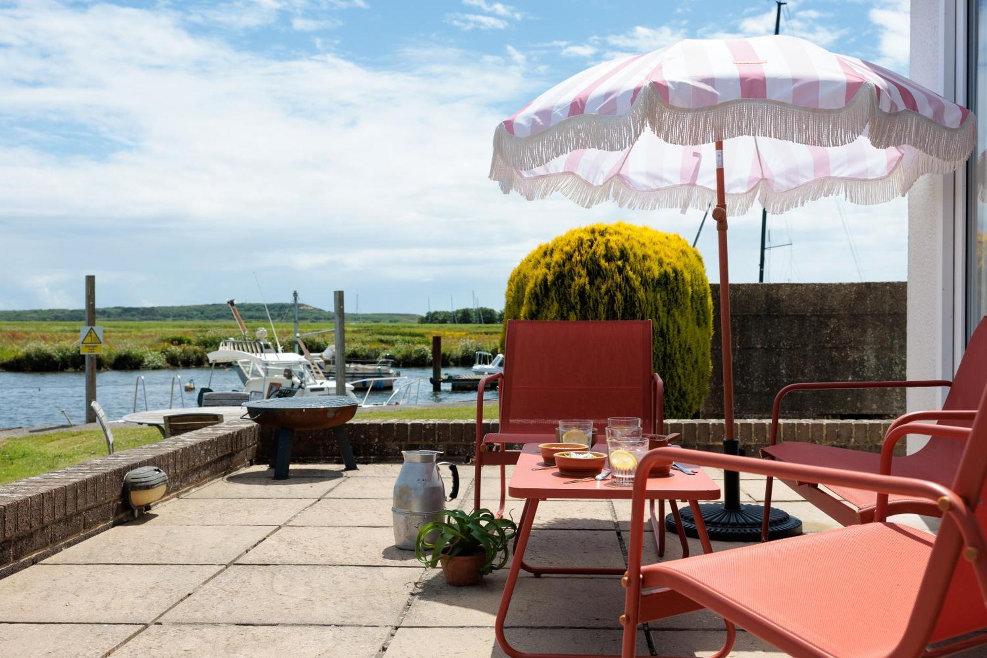 Hot Tub With A View - Christchurch Harbour 외부 사진