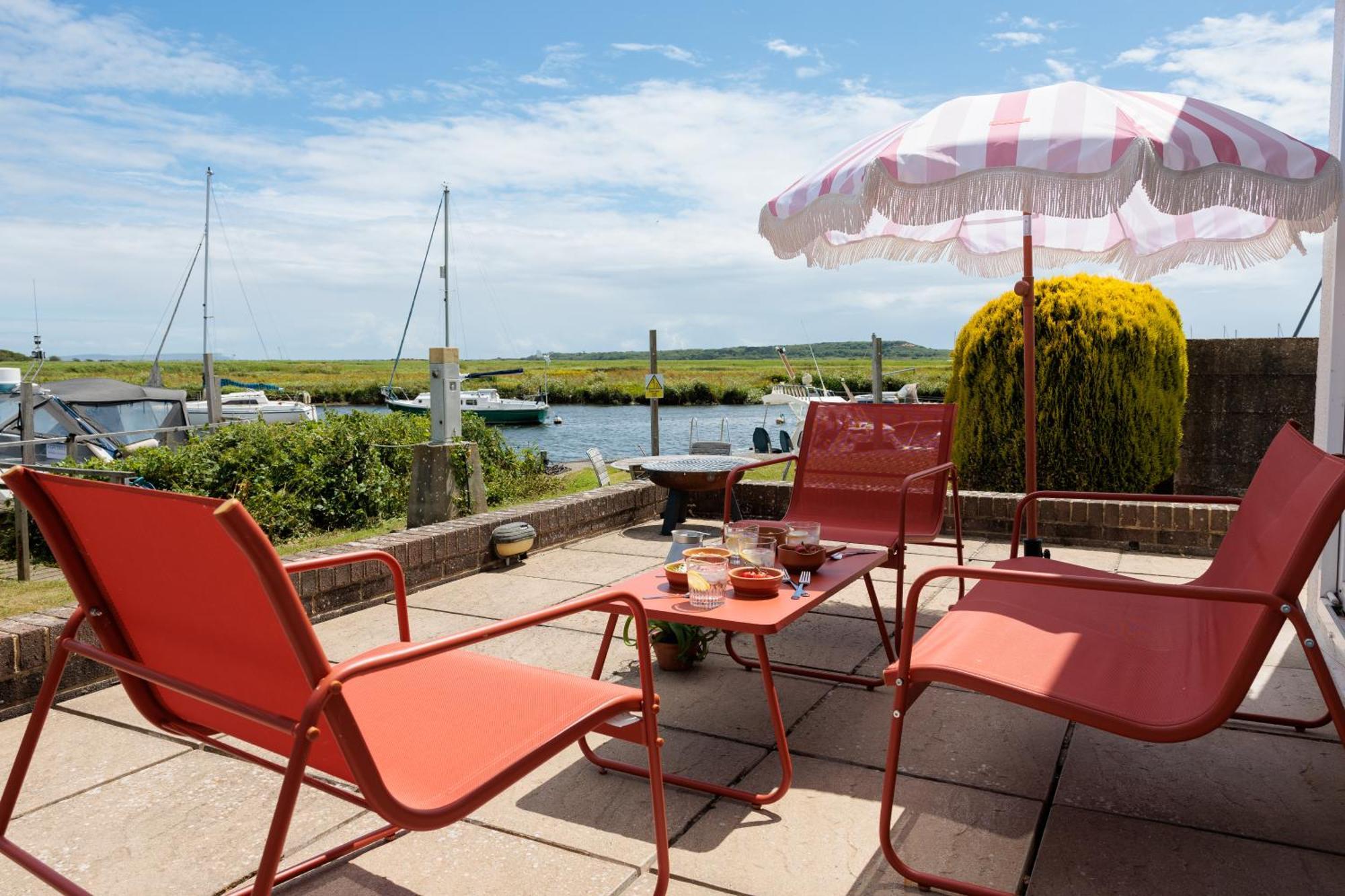 Hot Tub With A View - Christchurch Harbour 외부 사진