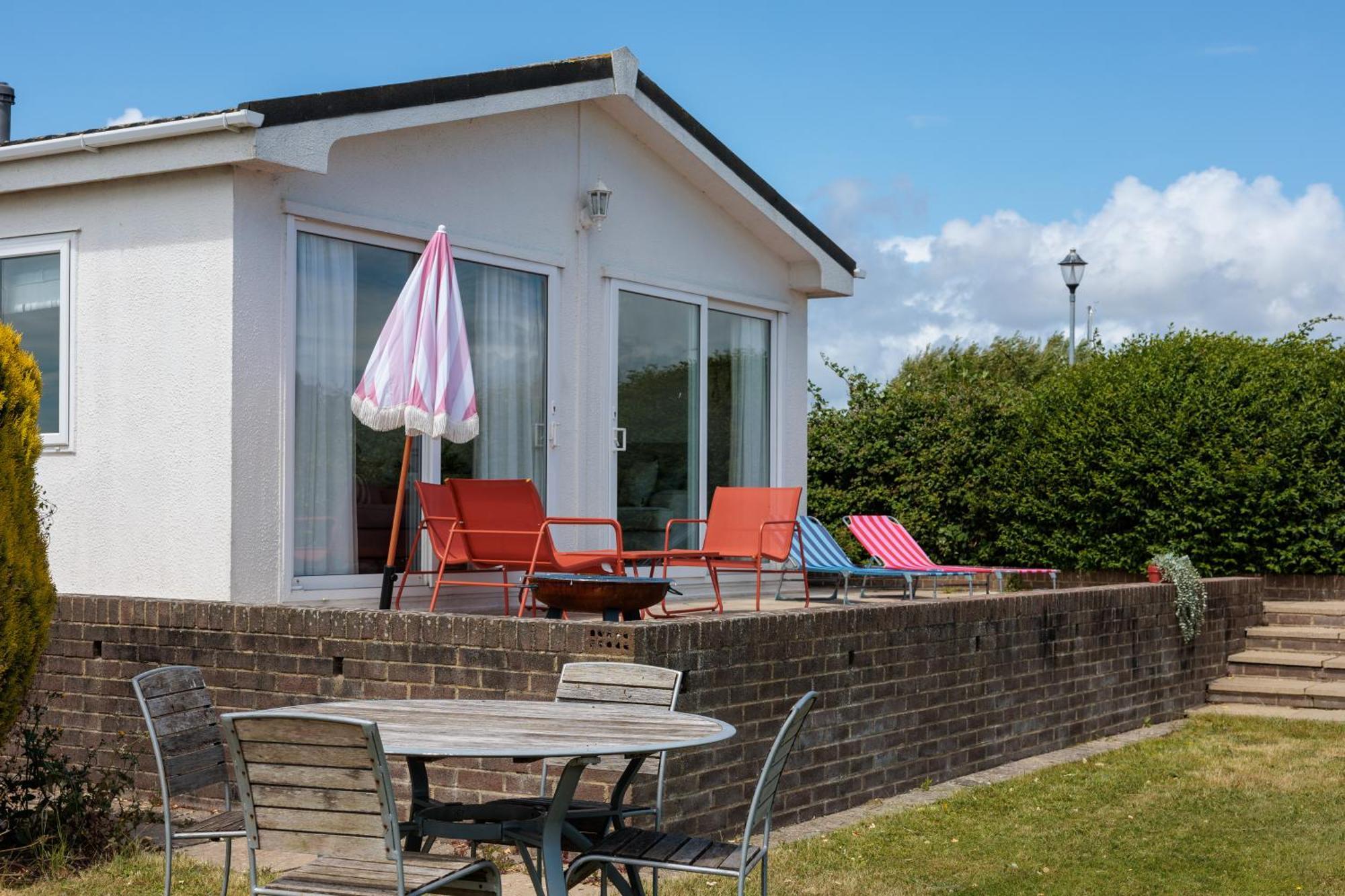 Hot Tub With A View - Christchurch Harbour 외부 사진